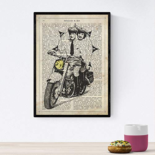 Nacnic Poster de Pareja en moto con brujula. Láminas de vehículos con definiciones. Ilustraciones vintage de coches, motos, aviones, … Tamaño A4